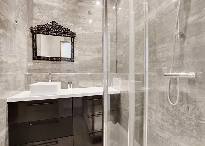 Апартаменты Magnificent Appt - 2bd 4p - Champs-elysees Alma *